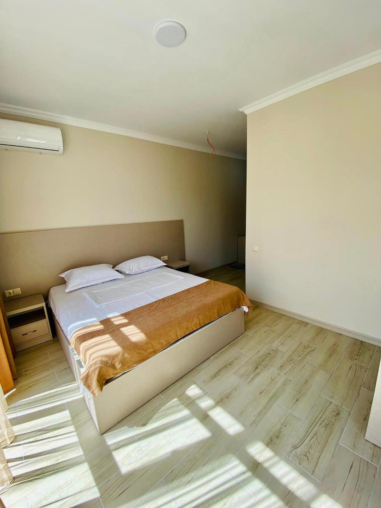 Hotel Tesa Gonio Ngoại thất bức ảnh